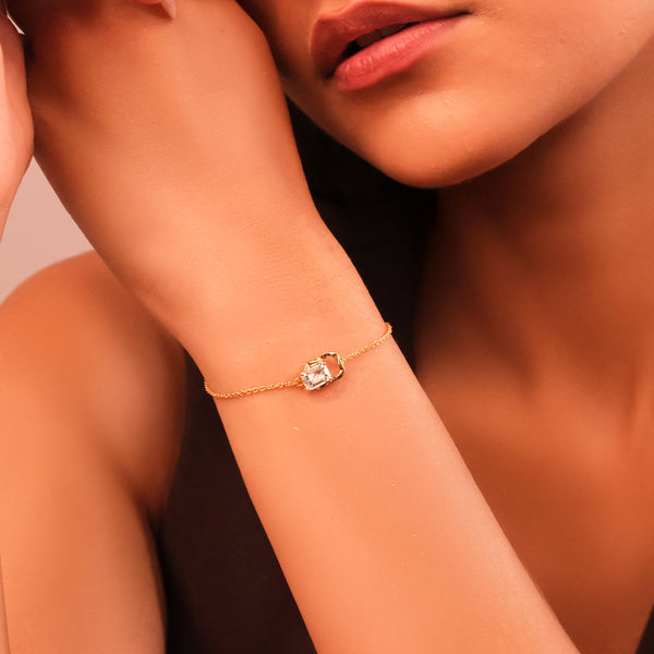 Striking Emerald - Pure Gold Lab Diamond Solitaire Bracelet