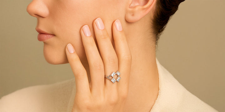 Diamond pendant necklace